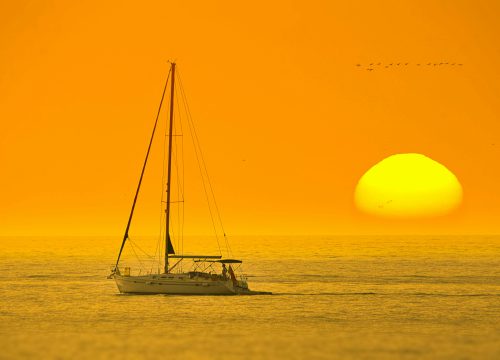 Navegación de Lujo en Tánger : Yates Privados y Aventuras Exclusivas en el Estrecho de Gibraltar