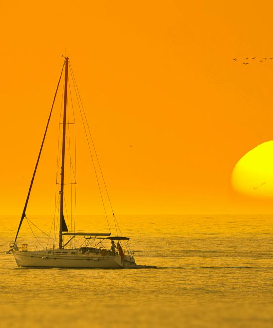 Navegación de Lujo en Tánger : Yates Privados y Aventuras Exclusivas en el Estrecho de Gibraltar