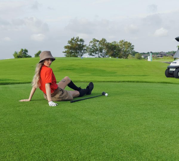 Golfista en campo de golf de lujo Tánger. Encuentre alojamientos de lujo en Tánger.