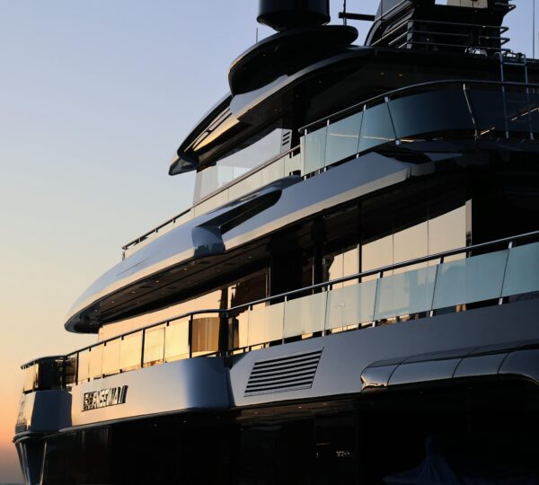 Yate privado Tánger Estrecho de Gibraltar atardecer. Una buena elección entre tus cinco mejores Excursiones Privadas en Tánger.