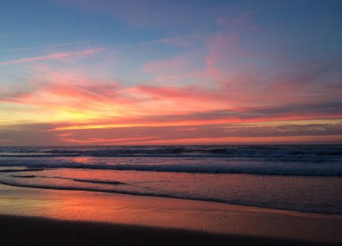 Tánger al Anochecer : La Ciudad que Cobra Vida Bajo mil estrellas