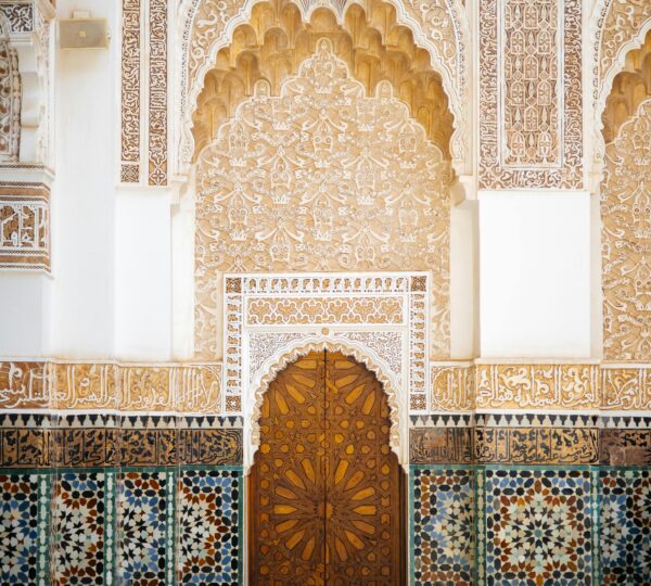 El cuidado artesanal de cada estancia hacen de los resorts de lujo en Tánger una auténtica experiencia para la vista.