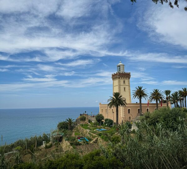 Son muchos los lugares a visitar en los viajes de lujo para mayores en Tánger.